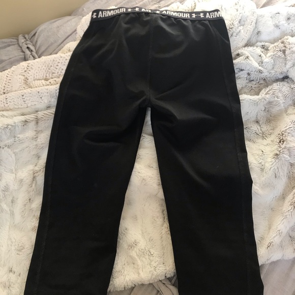 Girls Under Armour Black Capris Size 8/10 - Picture 2 of 2